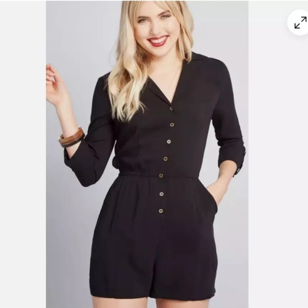 Modcloth Womens Black So Field With Joy Roll Tab Sleeve Romper-Size L